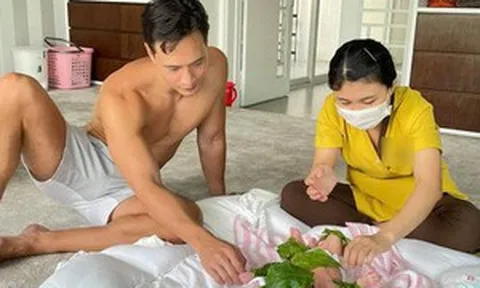 Kim Lý chăm chú học mát-xa cho 2 nhóc tỳ, đúng chuẩn 'ông bố bỉm sữa'
