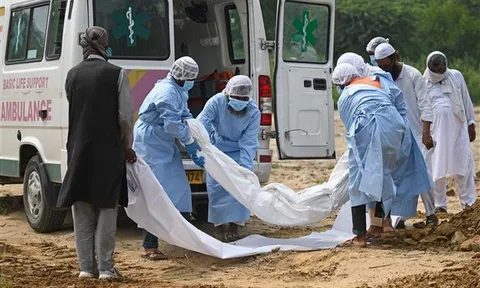 COVID-19 đến 6h sáng 18/11: Thế giới một ngày trên 10.000 ca tử vong, hơn nửa triệu ca nhiễm