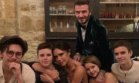 Ảnh hiếm hoi Victoria Beckham mặc bó sát thời tuổi teen