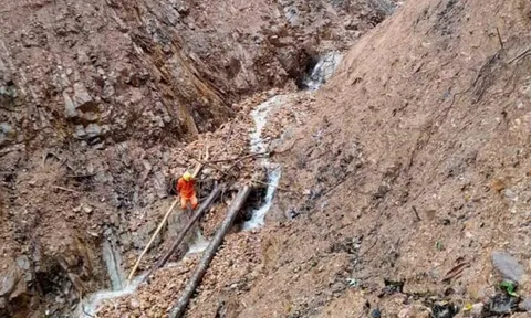 Mưa lũ làm cắt đường, hai bản ở Quảng Trị gần 1 tháng vẫn chưa có điện