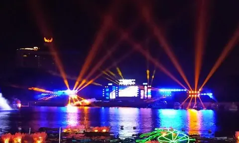 Cần Thơ: Lung linh đêm hội hoa đăng Ninh Kiều