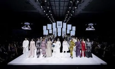 Tân hoa hậu Đỗ Thị Hà lần đầu catwalk