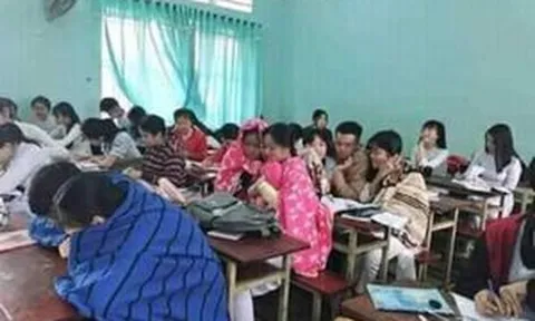Học sinh miền Bắc bịt kín từ đầu đến chân, mang theo cả chăn mền khi đến lớp giữa mùa đông lạnh giá