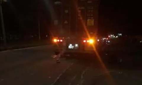 Va chạm với ô tô tải, thanh niên bị xe container cán tử vong