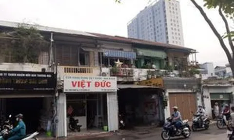 TP.HCM: Cháy lớn trong khu nhà tập thể, 2 người mắc kẹt