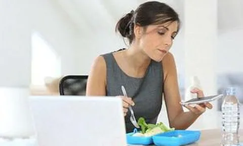 5 thói quen xấu của dân văn phòng tiềm ẩn nguy cơ bệnh tật