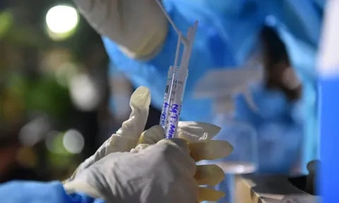 NÓNG: Phong tỏa toàn bộ 14 block chung cư Ehome 3, lấy mẫu xét nghiệm 7.600 dân