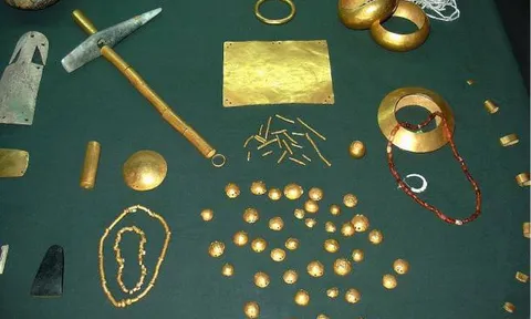 Bí ẩn bộ hài cốt người đàn ông có "của quý" bọc vàng trong ngôi mộ cổ