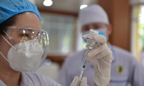 TP.HCM bắt đầu tiêm hơn 930.000 liều vắc xin đợt 5 cho 15 nhóm đối tượng ưu tiên