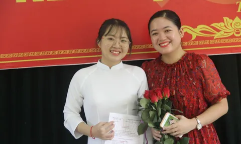 Nữ thủ khoa xinh đẹp khối C bật mí bí quyết đạt điểm cao
