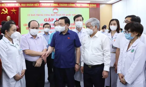 Thêm 3.000 y bác sĩ Trung ương Nam tiến chống dịch Covid-19