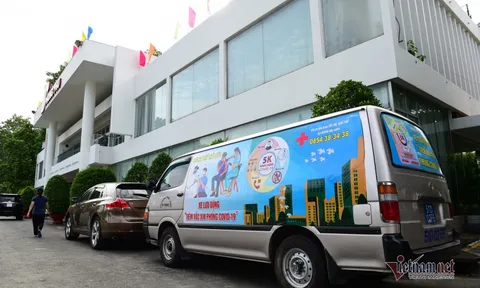 Tiêm vắc xin cho công nhân ở TP.HCM bằng xe lưu động