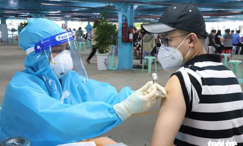 Trước ngày 8-8, TP.HCM phải tiêm xong toàn bộ vắc xin Pfizer và Moderna