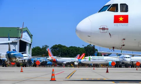 Cảnh máy bay, xe khách, tàu hỏa ngừng lăn bánh những ngày giãn cách