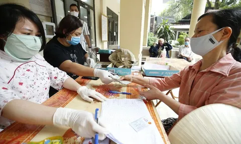 Nhanh chóng chi trả tiền hỗ trợ Covid-19 cho người lao động qua tài khoản