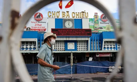 TP.HCM muốn sớm mở lại chợ, quận huyện nói khó