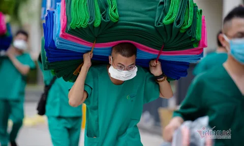 Nước mắt rơi nơi tuyến đầu chống dịch