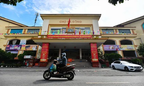 Đồ cúng rằm tháng bảy được bán chung với hàng thiết yếu