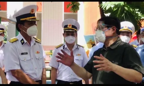 Thủ tướng: Giãn cách nghiêm, phải tập trung chăm lo cho người dân