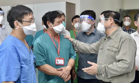 Thủ tướng Phạm Minh Chính kiểm tra, chỉ đạo, động viên công tác chống dịch tại Bình Dương