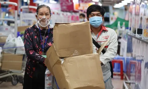 Tại sao TP.HCM nên cho phép 'đi chợ hộ' qua ứng dụng?