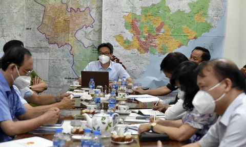 Shipper được hoạt động vùng đỏ, TP.HCM cấp thêm 20.000 giấy đi đường