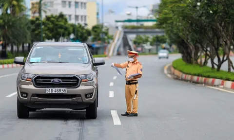 Công an TP.HCM phát hiện 30 F0 đi trên đường nhờ quét mã QR