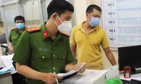 Bắt giam cán bộ phường ở TP.HCM tổ chức tiêm vaccine trái phép