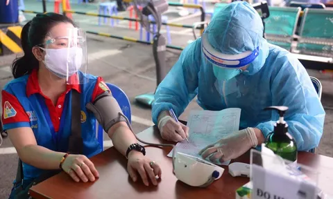 Bộ Y tế ra hướng dẫn mới: Bỏ đo huyết áp với phần lớn người tiêm vắc xin