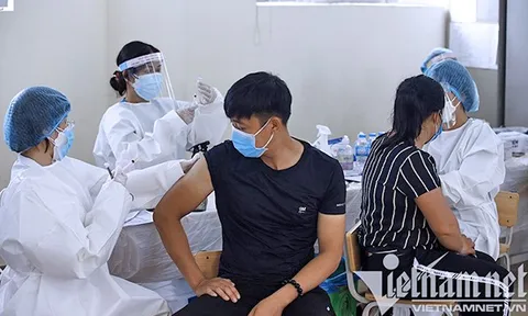 Bí thư Hà Nội: Không vì được tiêm vắc xin rồi mà coi thường phòng dịch