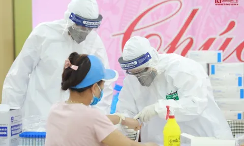 Tổ chức điểm xét nghiệm Covid-19 bằng test nhanh kháng nguyên tại chợ