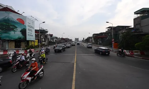 Cảnh trái chiều sau khi Hà Nội nới lỏng giãn cách ở 19 quận, huyện