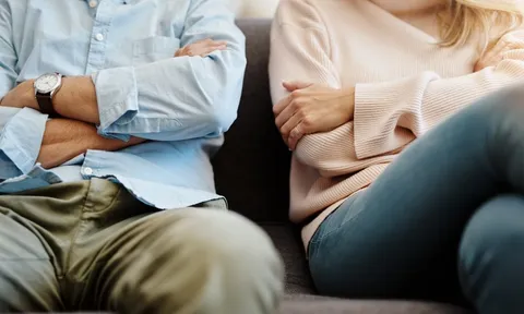 Ly hôn nhưng phải sống chung nhà vì lệnh phong tỏa