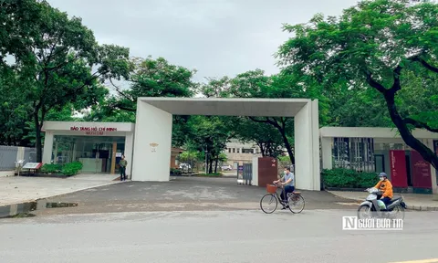 Hà Nội: Cửa hàng mở cửa chỉ để thoáng nhà