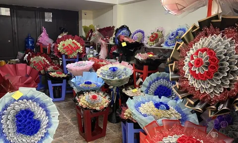 Bó hoa bằng tiền mặt trị giá 200 triệu đồng ngày 20/10