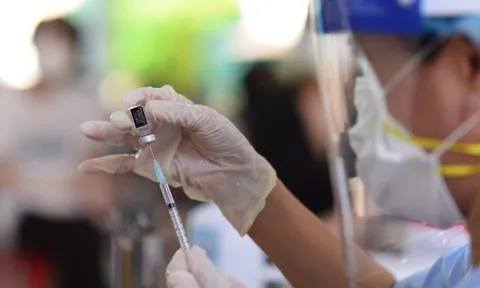 Tiêm vắc xin cho trẻ em: Cha mẹ cần lưu ý gì?