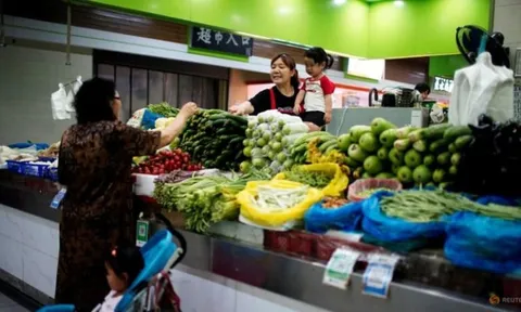 Dân Trung Quốc đổ xô tích trữ, siêu thị thiếu hụt hàng hóa