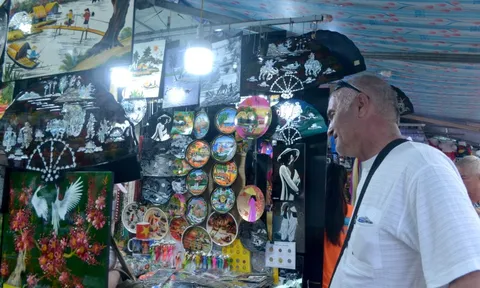 Khánh Hòa đang chờ hướng dẫn để đón khách quốc tế
