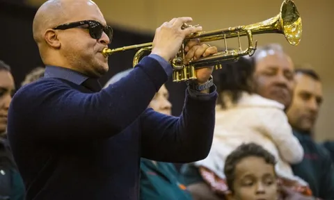 Nghệ sĩ ở tù vì gian lận 1,3 triệu USD từ thiện