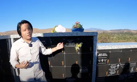 YouTuber Khoa Pug bị chỉ trích khi "review mộ" cố nghệ sĩ Chí Tài