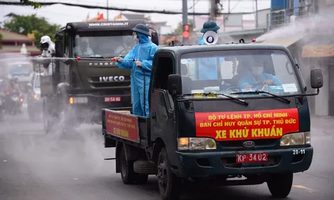 TP.HCM: Quân đội bắt đầu 7 ngày phun khử khuẩn toàn thành phố