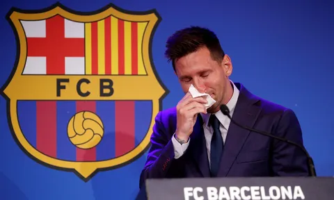 Messi bật khóc trong buổi họp báo chia tay Barca và chưa có quyết định cho tương lai