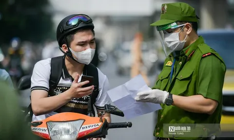 Hà Nội: Tổ công tác liên ngành xử lý nhiều trường hợp ra đường không lý do