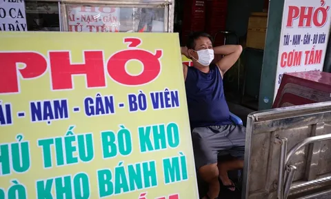 Quán ăn ở TP.HCM phải được phường, quận kiểm tra trước khi mở lại