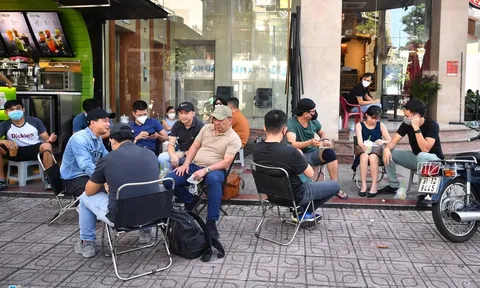 Quán cà phê ở TP.HCM giới hạn khách ngồi tại chỗ chỉ 20 phút