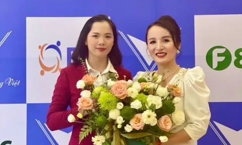 Lãnh đạo Công ty cổ phần Truyền thông Viên Hoàng Gia dự lễ kỷ niệm 4 năm ngày thành lập Công ty CP Tư vấn và đào tạo VHP