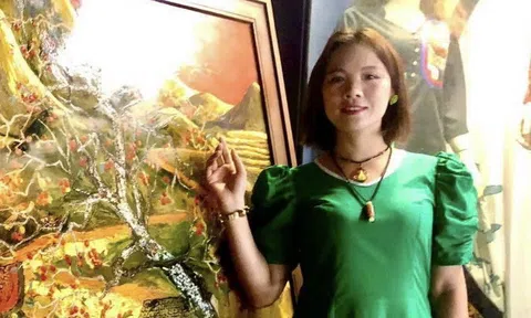 CEO Trang Viên (TGĐ Công ty cổ phần Truyền thông Viên Hoàng Gia) đồng hành cùng chương trình nghệ thuật "ƠN NGHĨA SINH THÀNH" và đấu giá từ thiện tại Hà Nội