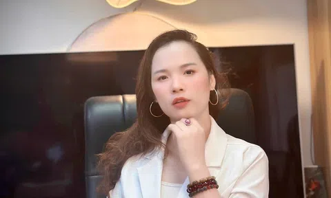 GIỮA NHỮNG TÀN PHAI