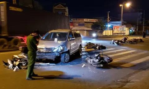 Lời khai hé lộ nguyên nhân tài xế ô tô tông hàng loạt xe máy ở TP.HCM