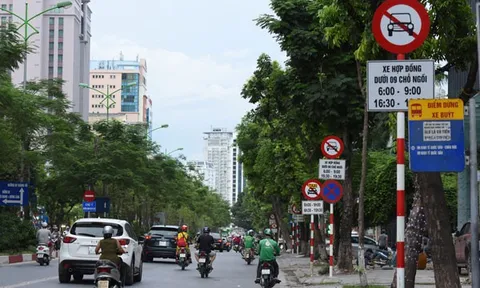 Từ ngày 15/9, Hà Nội khôi phục biển cấm xe taxi, xe hợp đồng trên 10 tuyến phố